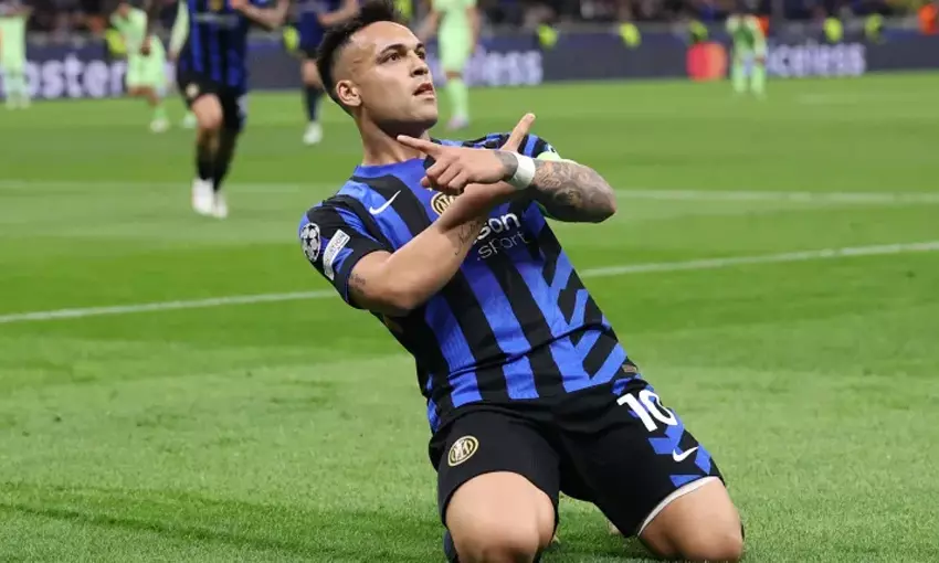 ประวัติ เลาตาโร มาร์ติเนซ