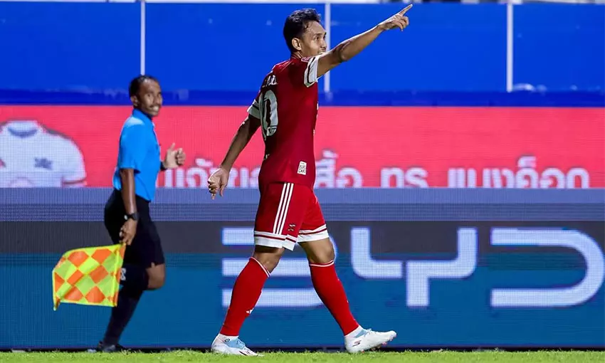 ประวัติธีรศิลป์ แดงดา