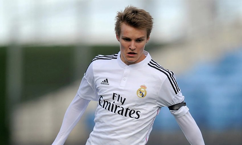 ข้อมูลส่วนตัวเบื้องต้นของมัตติน เออเดอโกร์