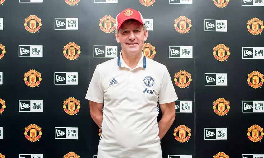 ประวัติ ไบรอัน ร็อบสัน