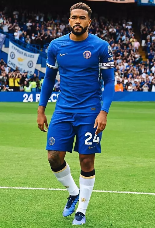 ประวัติของรีซ เจมส์