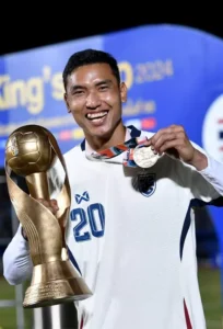 ประวัติ สรานนท์ อนุอินทร์