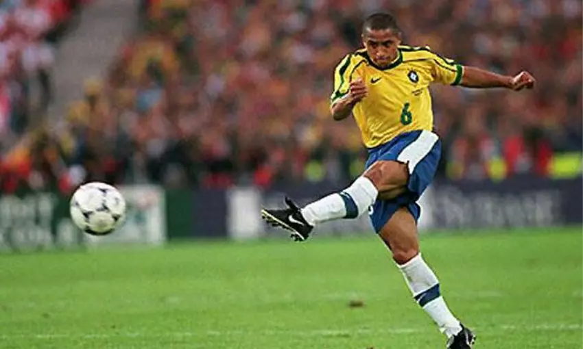 ประวัติ โรแบร์โต คาร์ลอส