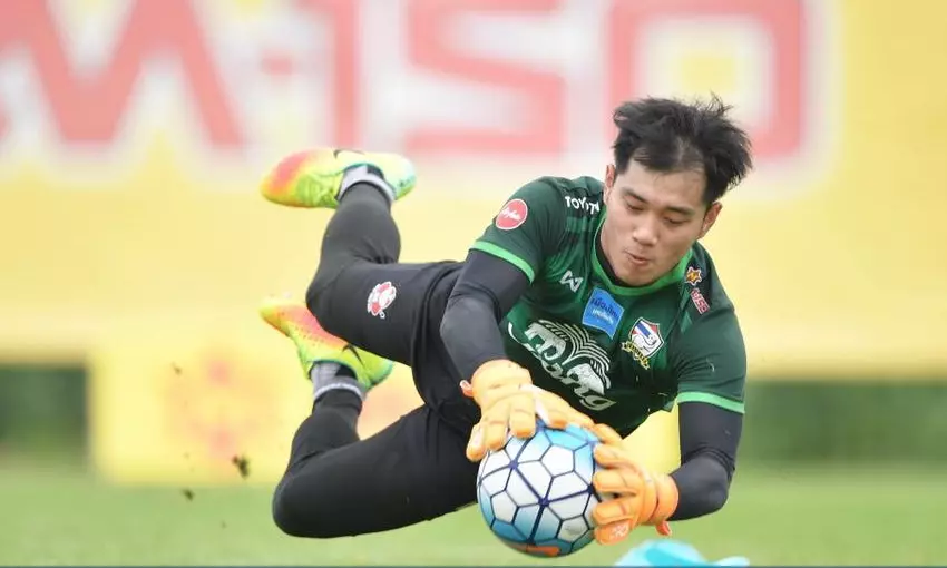 ประวัติ กัมพล ปฐมอรรฆย์กุล