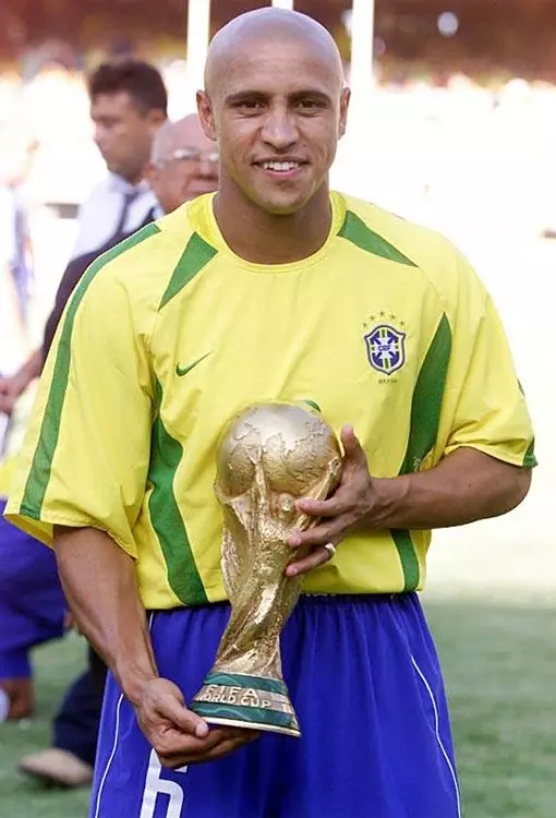 ประวัติ โรแบร์โต คาร์ลอส