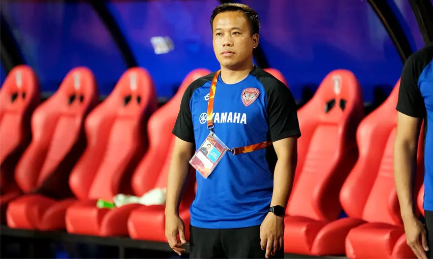 ประวัติ ดัสกร ทองเหลา