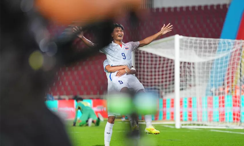 ประวัติ ยศกร บูรพา