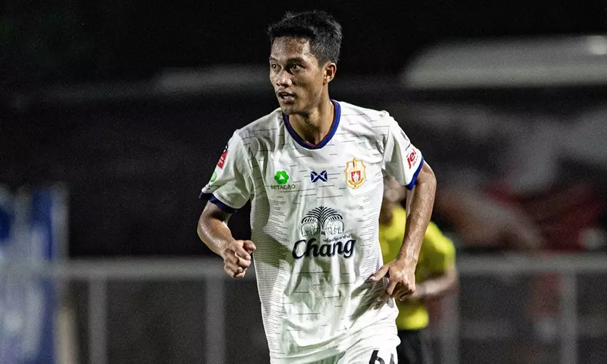 ประวัติของอนันต์ ยอดสังวาลย์ ดาวรุ่งความเร็วสูงแห่งวงการลูกหนังไทย