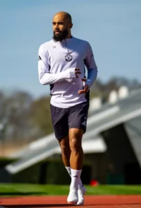 ประวัติ ไบรอัน เอ็มเบอูโม